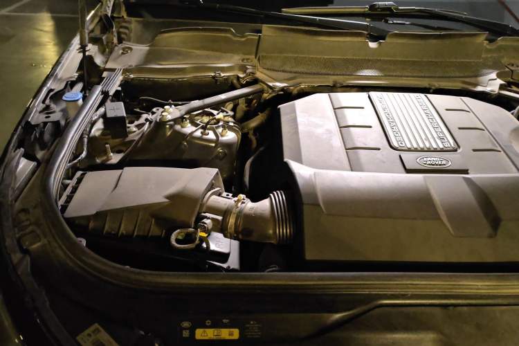 Used Land Rover Discovery 2020 3.0 SC V6 SE Engine Bay Right