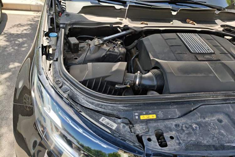 Used Land Rover Discovery 2020 3.0 SC V6 30th Anniversary Special Edition Engine Bay Right