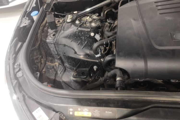 Used Land Rover Discovery 2020 2.0T SE Engine Bay Right