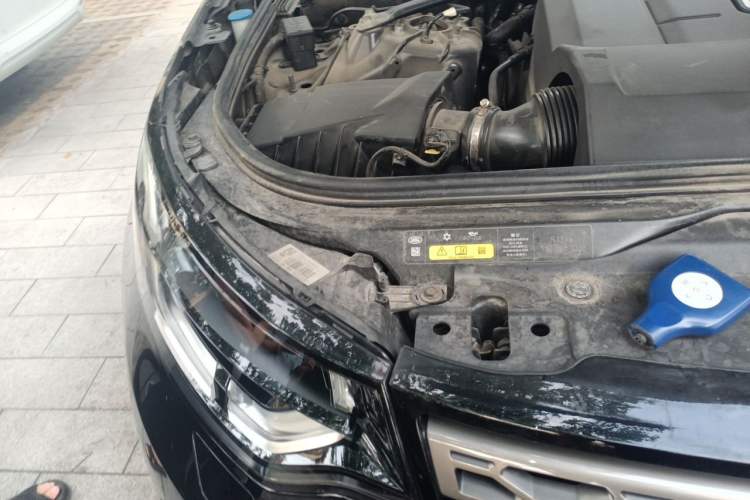 Used Land Rover Discovery 2020 3.0 SC V6 SE Engine Bay Right