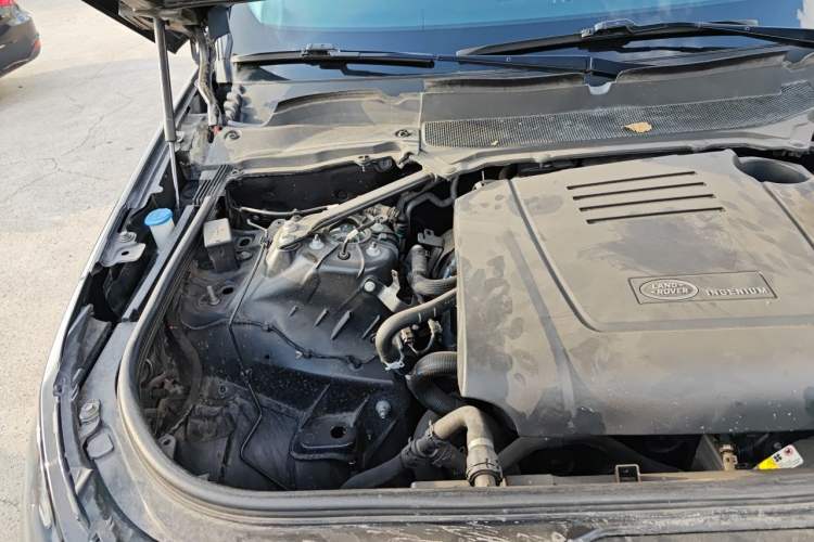 Used Land Rover Discovery 2020 2.0T 30th Anniversary Special Edition Engine Bay Right
