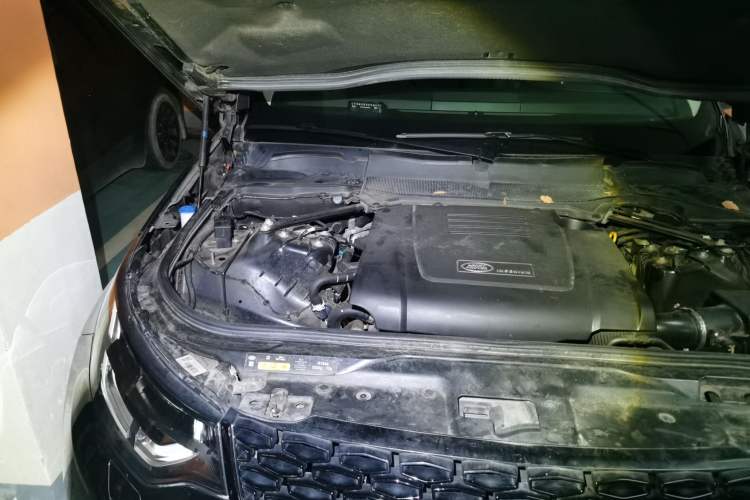 Used Land Rover Discovery 2020 2.0T 30th Anniversary Special Edition Engine Bay Right