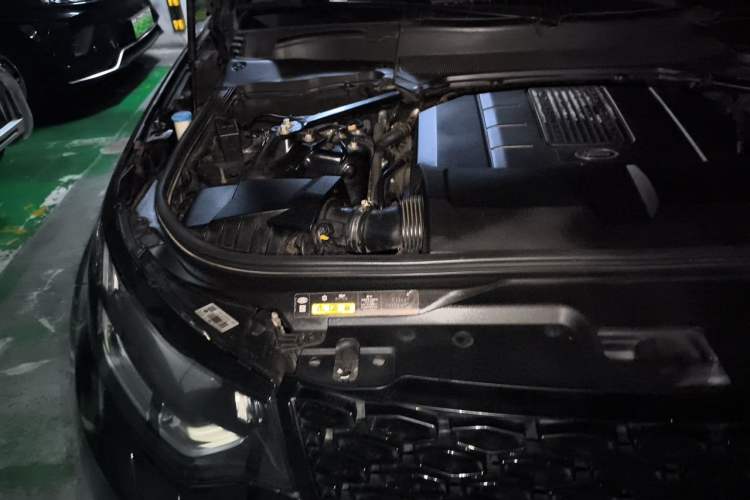 Used Land Rover Discovery 2020 3.0 SC V6 30th Anniversary Special Edition Engine Bay Right