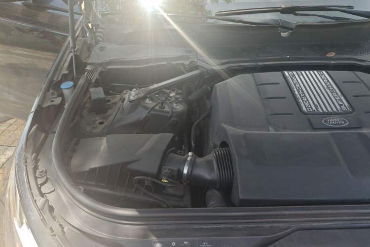 Used Land Rover Discovery 2020 3.0 SC V6 30th Anniversary Special Edition Engine Bay Right