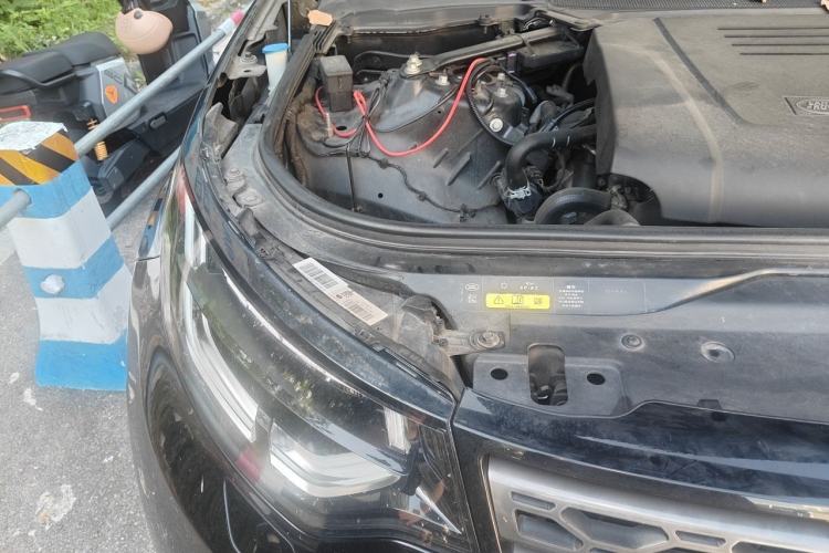 Used Land Rover Discovery 2020 2.0T SE Engine Bay Right