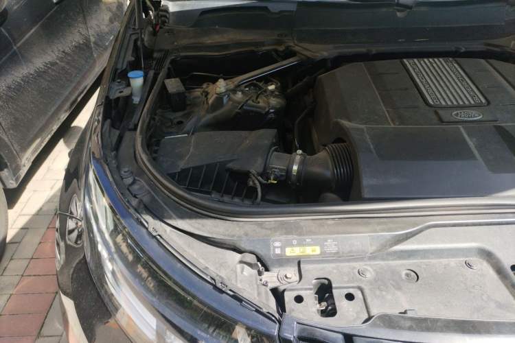 Used Land Rover Discovery 2020 3.0 SC V6 30th Anniversary Special Edition Engine Bay Right