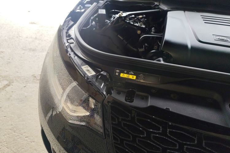 Used Land Rover Discovery 2020 2.0T 30th Anniversary Special Edition Engine Bay Right