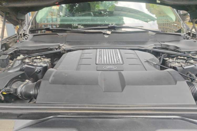 Used Land Rover Discovery 2020 3.0 SC V6 HSE Engine Bay