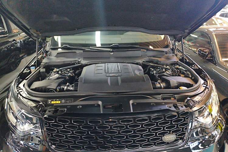 Used Land Rover Discovery 2020 3.0 SC V6 30th Anniversary Special Edition Engine Bay