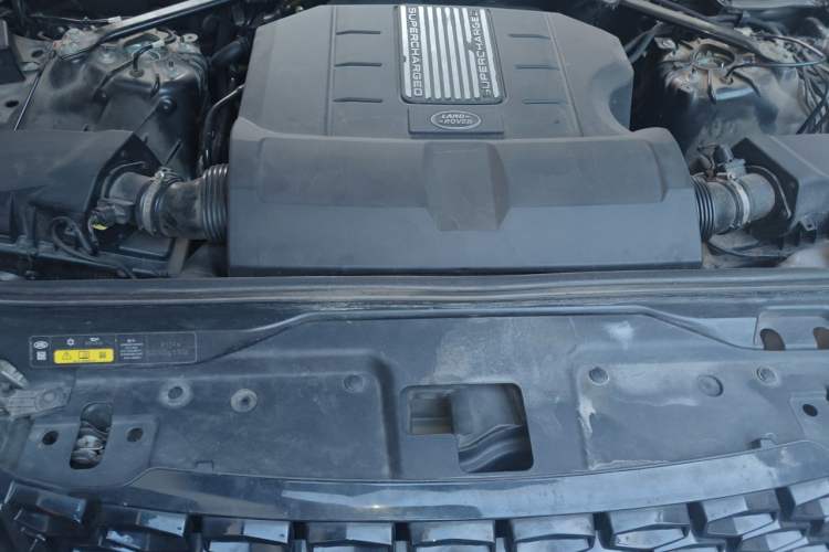 Used Land Rover Discovery 2020 3.0 SC V6 30th Anniversary Special Edition Engine Bay