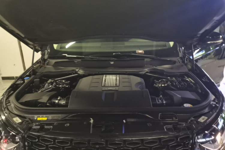 Used Land Rover Discovery 2020 3.0 SC V6 30th Anniversary Special Edition Engine Bay