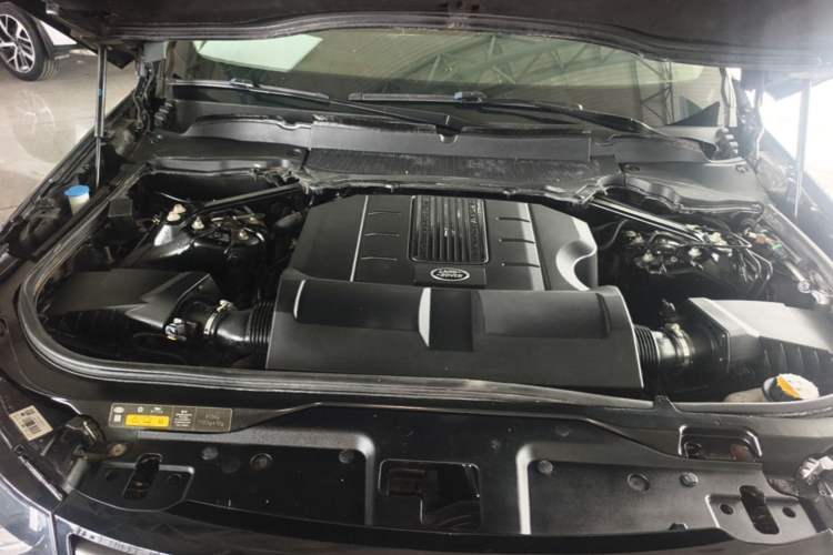 Used Land Rover Discovery 2020 3.0 SC V6 SE Engine Bay