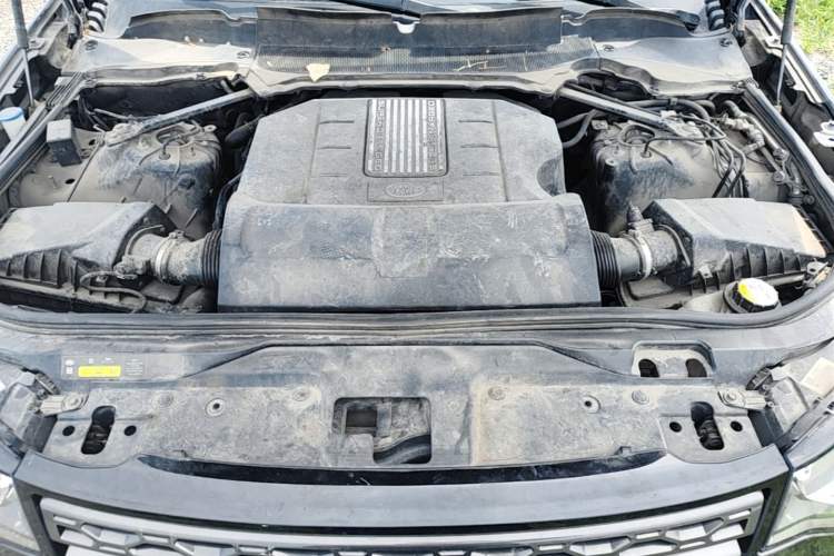 Used Land Rover Discovery 2020 3.0 SC V6 SE Engine Bay