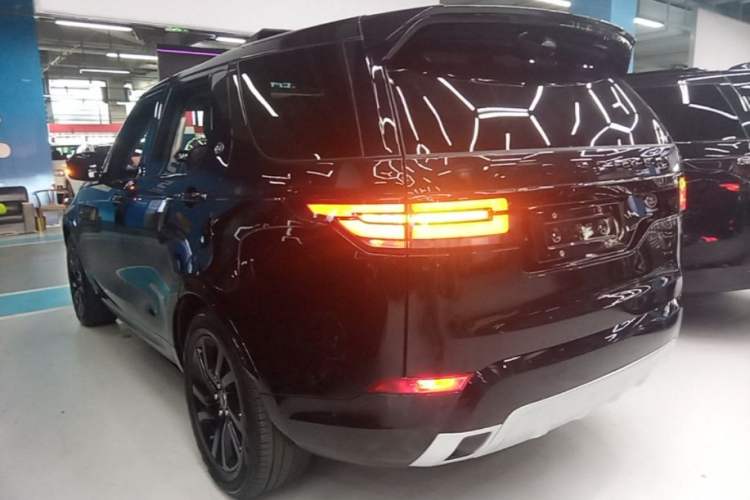 Used Land Rover Discovery 2020 3.0 SC V6 30th Anniversary Special Edition Exterior 2