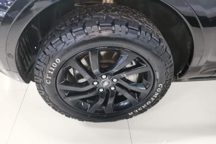 Used Land Rover Discovery 2020 3.0 SC V6 30th Anniversary Special Edition Exterior 4