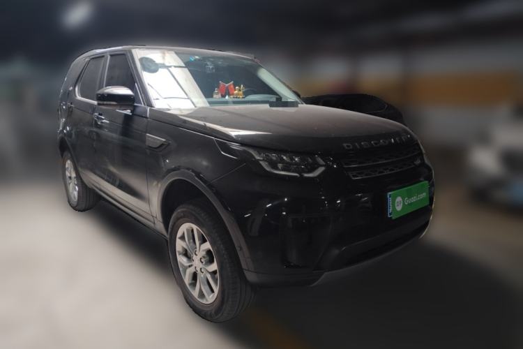 Used Land Rover Discovery 2020 3.0 SC V6 SE Front Right 45 Deg