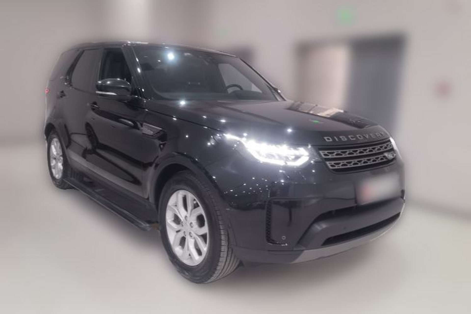 Used Land Rover Discovery 2020 2.0T SE Front Right 45 Deg