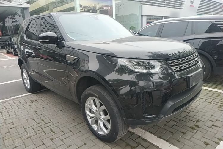 Used Land Rover Discovery 2020 3.0 SC V6 SE Front Right 45 Deg