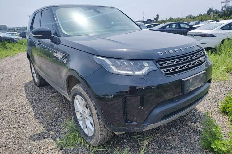 Used Land Rover Discovery 2020 3.0 SC V6 SE Front Right 45 Deg