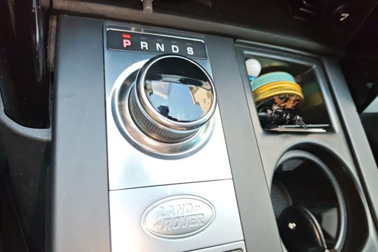 Used Land Rover Discovery 2020 2.0T SE Gear Lever