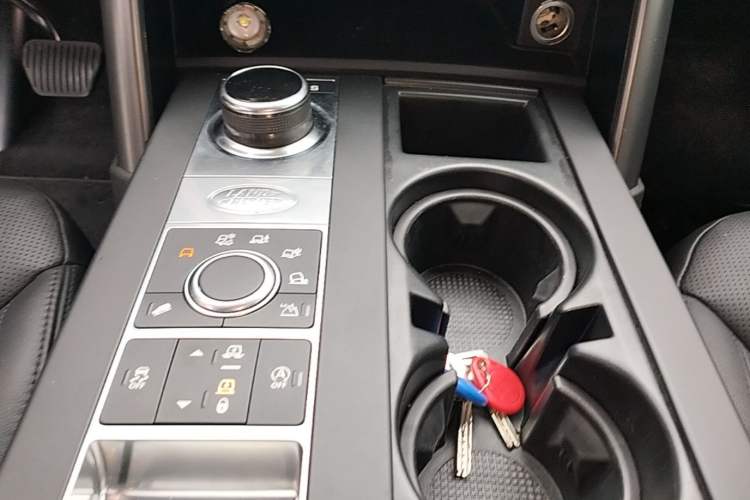 Used Land Rover Discovery 2020 3.0 SC V6 30th Anniversary Special Edition Gear Lever