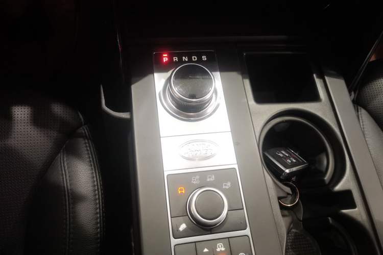 Used Land Rover Discovery 2020 2.0T SE Gear Lever