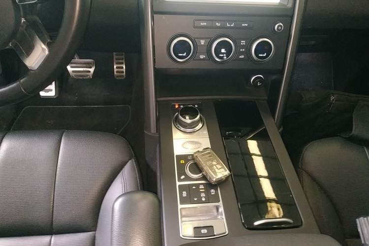 Used Land Rover Discovery 2020 3.0 SC V6 30th Anniversary Special Edition Gear Lever