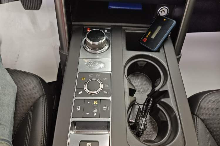 Used Land Rover Discovery 2020 3.0 SC V6 30th Anniversary Special Edition Gear Lever