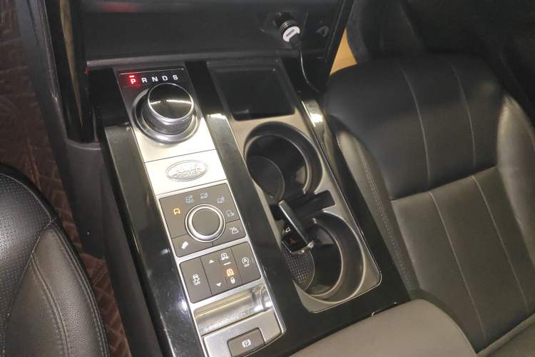 Used Land Rover Discovery 2020 3.0 SC V6 SE Gear Lever