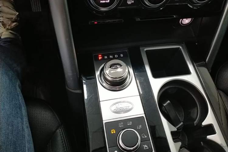 Used Land Rover Discovery 2020 3.0 SC V6 30th Anniversary Special Edition Gear Lever