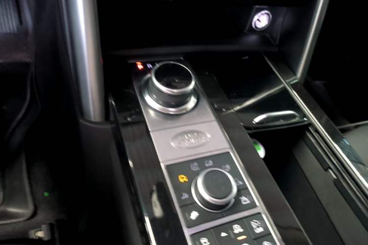 Used Land Rover Discovery 2020 3.0 SC V6 30th Anniversary Special Edition Gear Lever