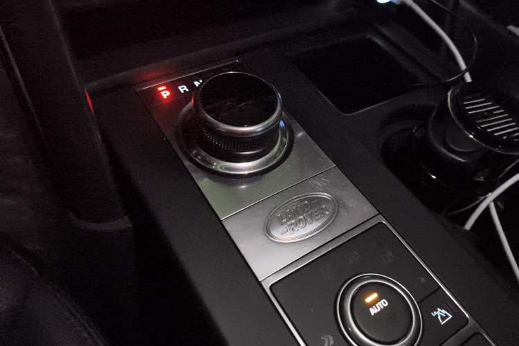 Used Land Rover Discovery 2020 3.0 SC V6 30th Anniversary Special Edition Gear Lever