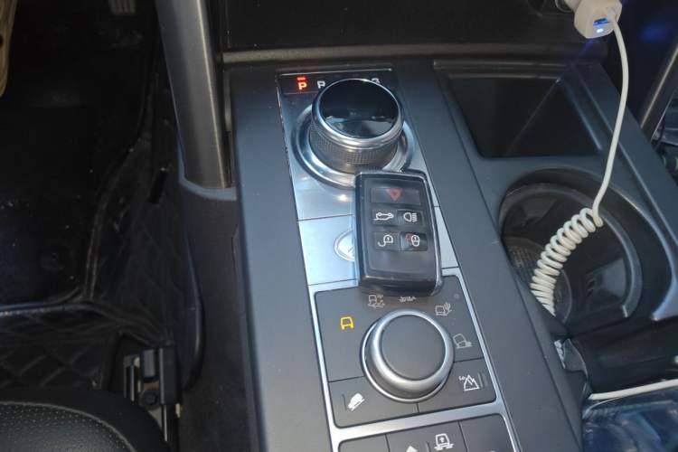 Used Land Rover Discovery 2020 3.0 SC V6 30th Anniversary Special Edition Gear Lever