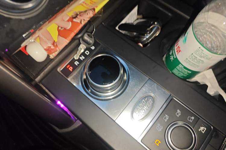 Used Land Rover Discovery 2020 3.0 SC V6 30th Anniversary Special Edition Gear Lever