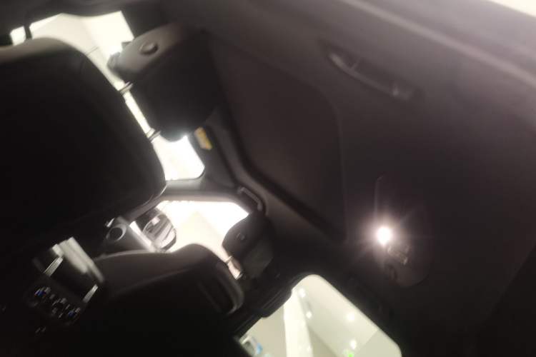 Used Land Rover Discovery 2020 2.0T SE Headliner