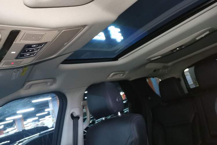 Used Land Rover Discovery 2020 3.0 SC V6 30th Anniversary Special Edition Headliner