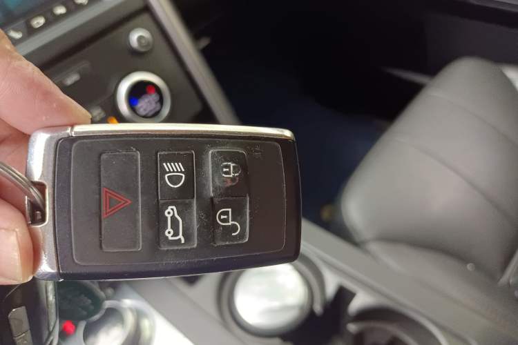 Used Land Rover Discovery 2020 3.0 SC V6 30th Anniversary Special Edition Interior 1
