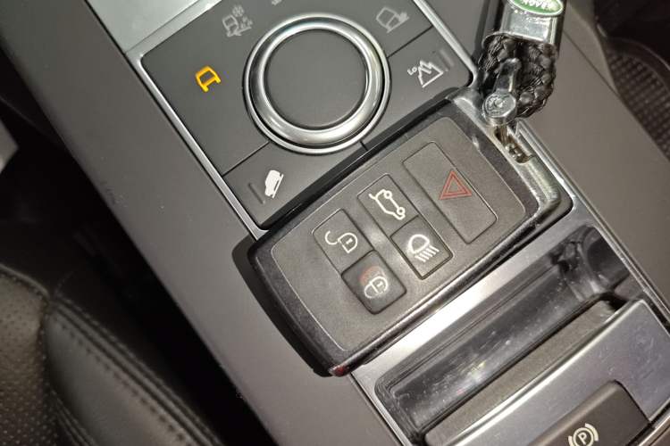 Used Land Rover Discovery 2020 3.0 SC V6 30th Anniversary Special Edition Interior 1