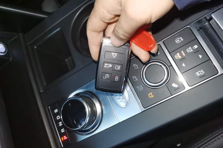 Used Land Rover Discovery 2020 3.0 SC V6 30th Anniversary Special Edition Interior 1