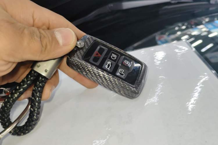 Used Land Rover Discovery 2020 3.0 SC V6 30th Anniversary Special Edition Interior 1