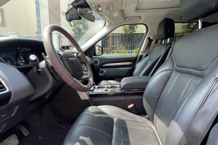 Used Land Rover Discovery 2020 3.0 SC V6 30th Anniversary Special Edition Interior 1