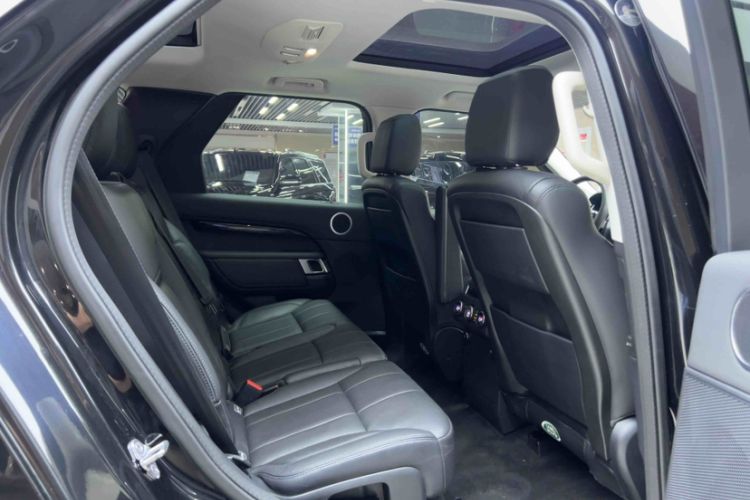 Used Land Rover Discovery 2020 2.0T SE Interior 10