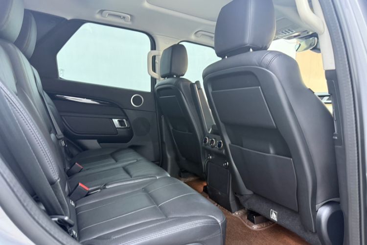 Used Land Rover Discovery 2020 2.0T SE Interior 10
