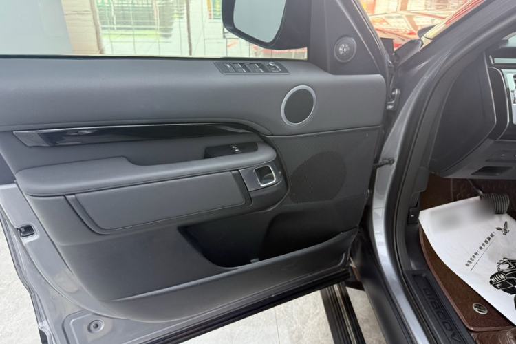 Used Land Rover Discovery 2020 2.0T SE Interior 11