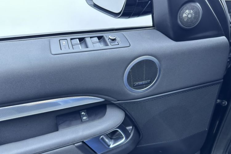 Used Land Rover Discovery 2020 3.0 SC V6 30th Anniversary Special Edition Interior 12