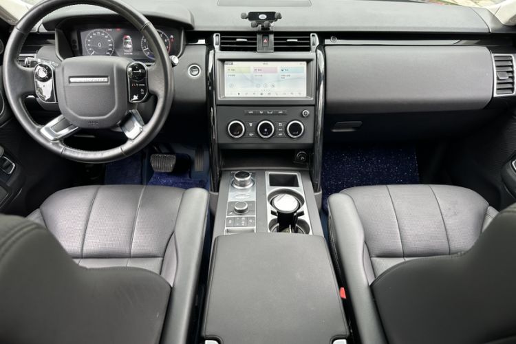Used Land Rover Discovery 2020 2.0T SE Interior 14