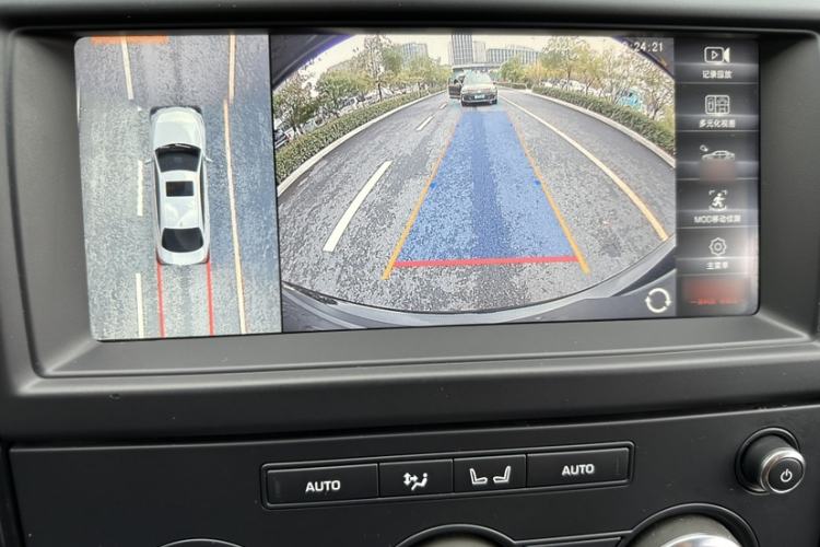 Used Land Rover Discovery 2020 2.0T SE Interior 15