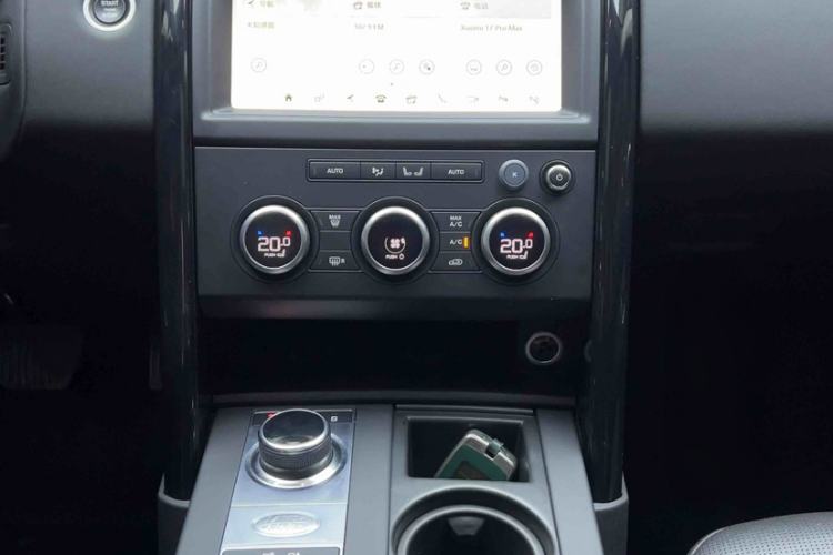 Used Land Rover Discovery 2020 2.0T SE Interior 2