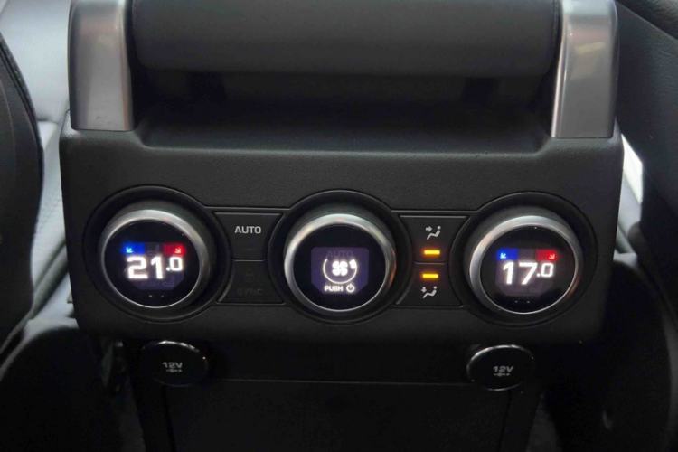 Used Land Rover Discovery 2020 2.0T SE Interior 3