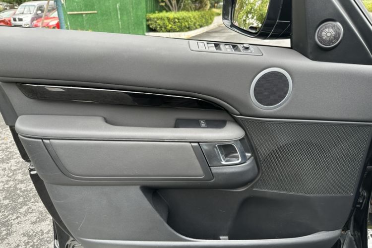 Used Land Rover Discovery 2020 2.0T SE Interior 3